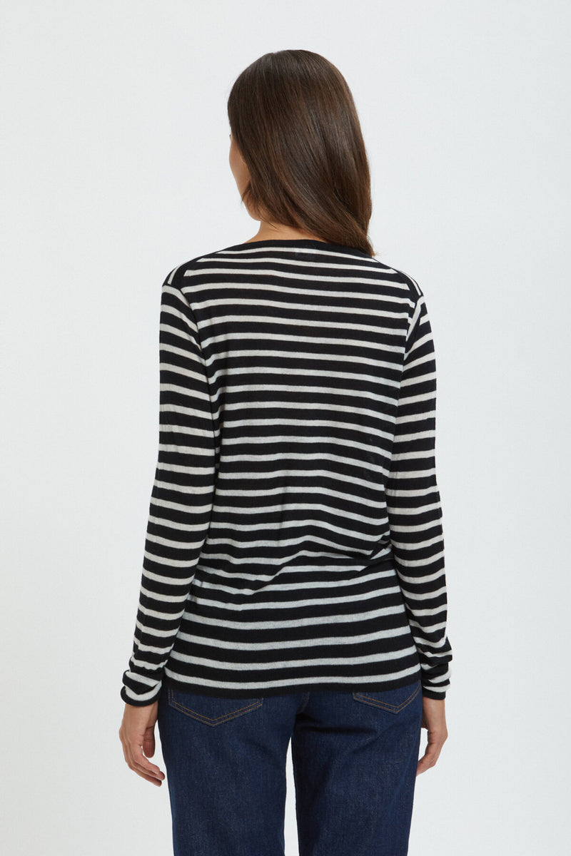 Long-sleeved V Neck pullover