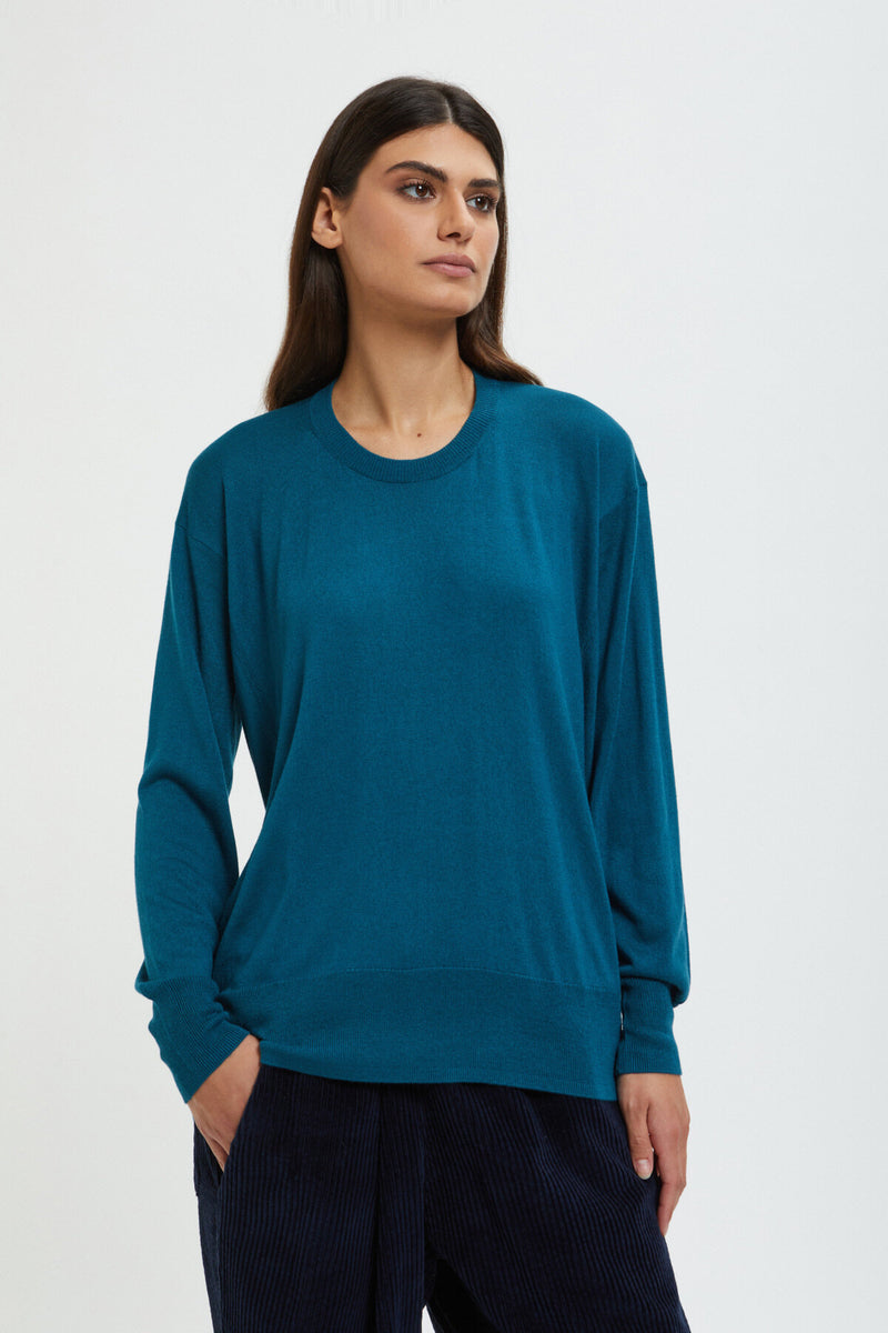 Long-sleeved crew-neck pullover