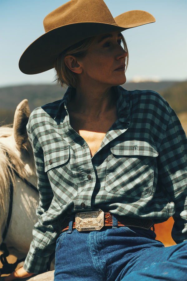 WOMEN’S GATHERED HEM SHIRT