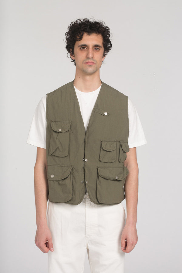 Light technical vest with pockets