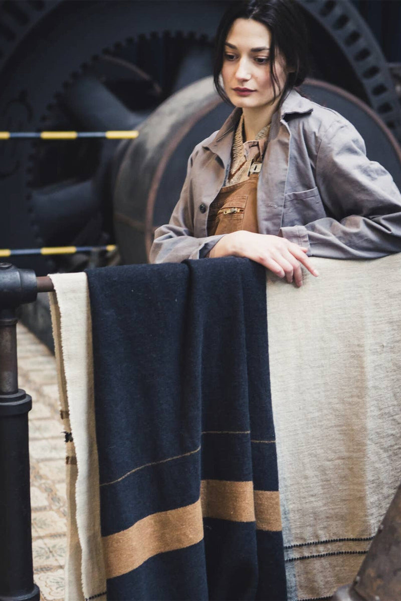 Oscar Throw Black Stripe