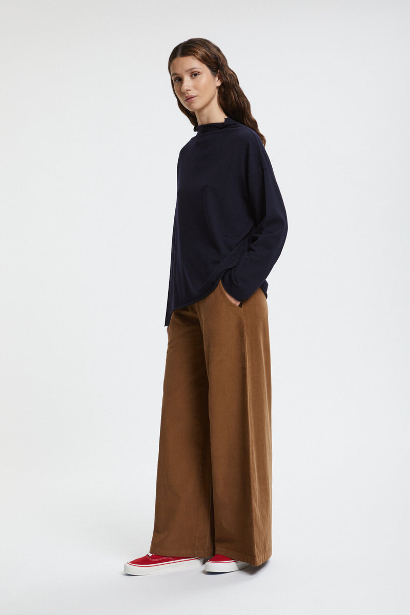 Wide leg trousers